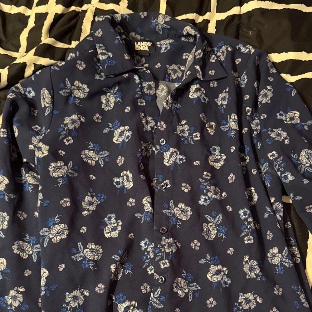 Chase Lands' End Women’s Navy and White Floral Shirt